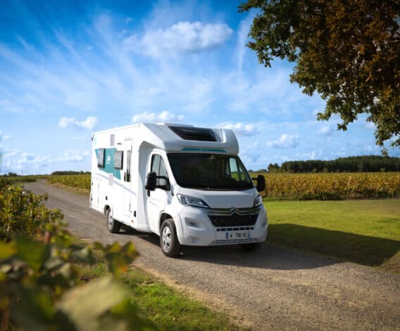 vue extérieure de camping-car Joa Camp une marque du Groupe Pilote